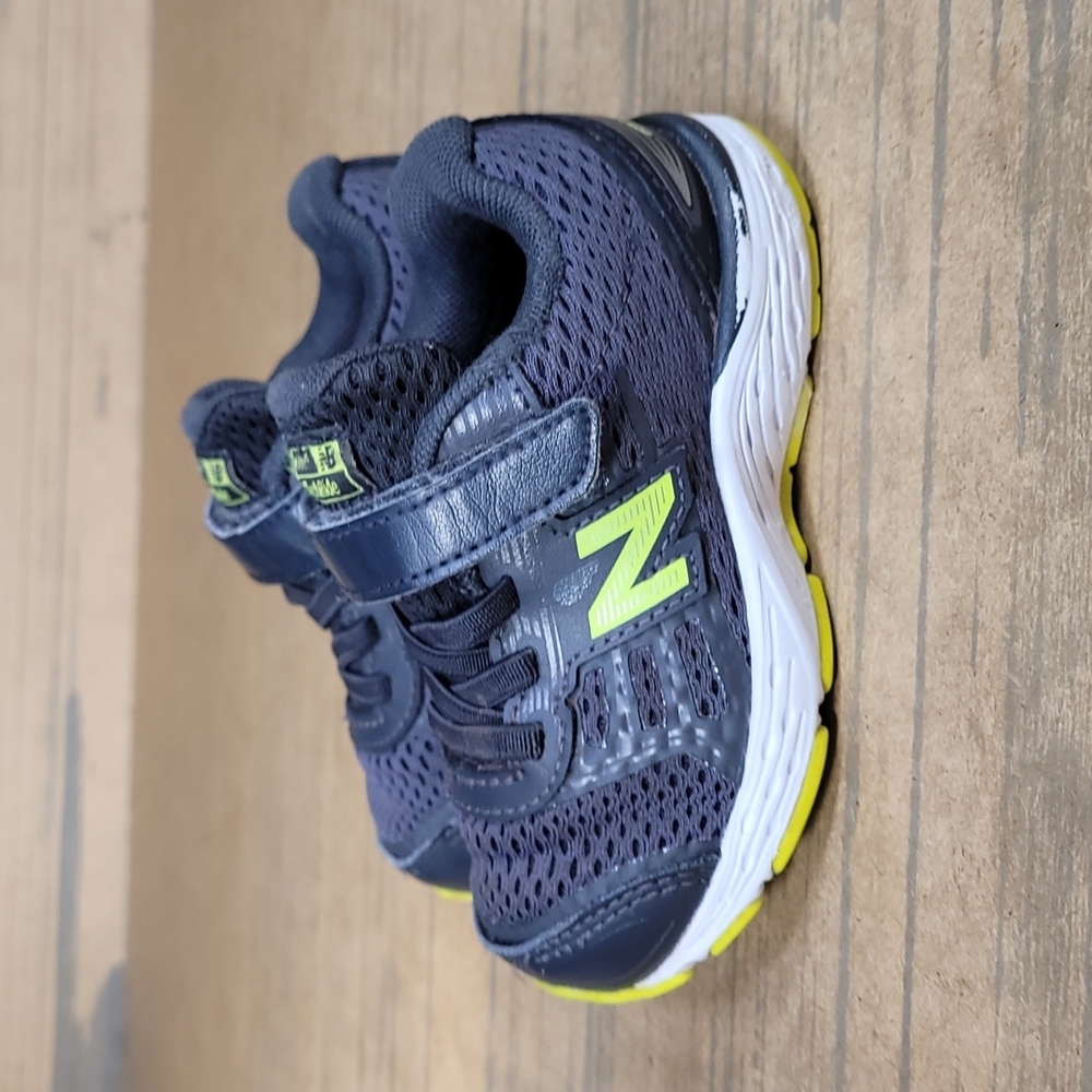 New Balance Kids Navy and Lime Green Sneakers - Picture 3 of 9